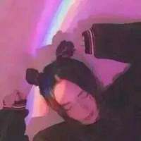 念旧的人就像个拾荒者。 我喜欢这个世界用死亡