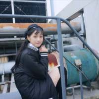 还记得第一次看到她精致的五官 美丽的脸庞... 我想和你比赛，赢了要