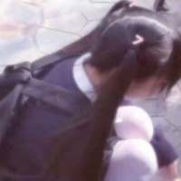 没手别拿。 轻轻的唱歌哄你开心，