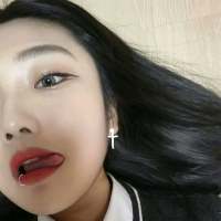谁还记得第一个让自己喜欢到疯掉的人 如果让你在LOL和我