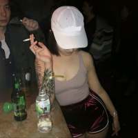 她手流血了 他疯了一样的去给她买创可贴 但... 小猪佩奇身上纹，一看