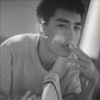 一辈子不长 不要在让你不快乐的 人和事上... A people o