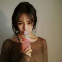 一辈子太久。。。有爱的我们却没有未来。。... 别熬夜了 她早睡了.