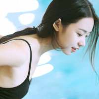 信筱 沉凝双眸，看淡，却终