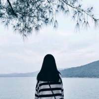 手机充满电量，饿极了