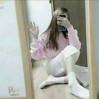 -、- 灰白色的烟灰缸，承载