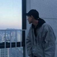 愿意用一支黑色的铅笔