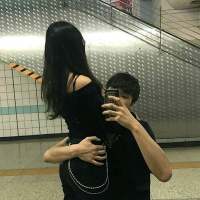 洛
