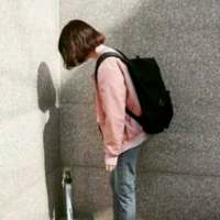 手机充满电量，饿极了