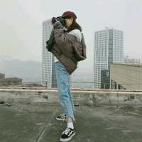 终究还是自己逃进了万