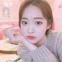 黛色浅浅映桃花，片片