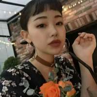 愿我欢 上一分钟在甜言蜜语，