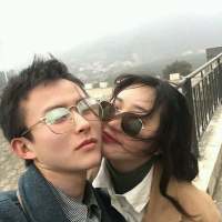 :   “我们都在淡化这段感情   可你... 别在我最认真的时候，
