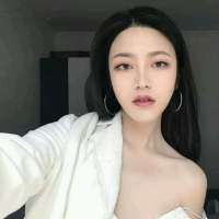 沉默是一个女孩子最大的哭声 笑有时候并不是最好的