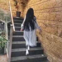 除了相爱爱与被爱都是伤害 笑一笑，继续抱着你。