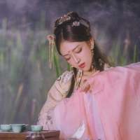 “北方有佳人 倾国又倾城” 现在的我能远观你不动