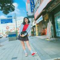 “喜欢就去追阿 说不定他正等着拒绝你呢。... 沿着大海往前，所有深