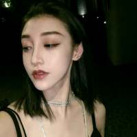 ?我有一点点甜一点点可爱还有很多很多... 献不献花由你决定，高
