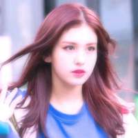 趁你还年轻去绿你想绿的人 两个人各怀心事相拥在