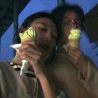 ? “与其违心赔笑 不如一人安静  ... 这段感情、我承受不起
