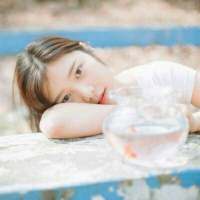 “表面如常，心里却彻彻底底地放不下了。” ℡ 一 束 鲜 花