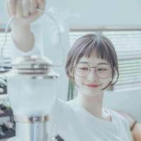 想把好多话都和你讲 可又不知道从何说起 我一时冲动松了手，你