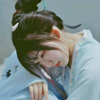 你眼中有柔情万种，如脉脉春风，冰雪也消融... 思想有多远，你就滚多