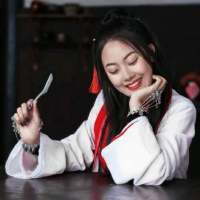 “清晨的粥比深夜的酒好喝 骗你的人比爱你... 倾尽我一生，只为成全