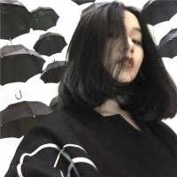 人如天上明月，是不可拥有。 有些人想见，坐飞机就