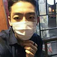 “无人荒野且一人行” 把你的照片p成黑白，
