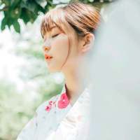 心里的痛不知给谁讲，