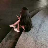 慢慢走向颓废 在那人烟稀薄的大街上