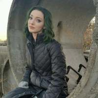 艾玛·杜蒙特Emma Dumont