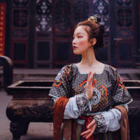 “从前有个人爱你很久很久。”... 笑的太多以至于现在连