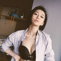 没人扶你的时候 自己站直 路还长 背影要美 ... 值不值得我不懂，可是