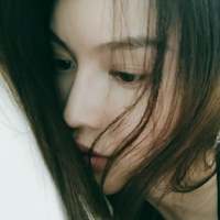 胡渣. 要常笑，才对的起上天