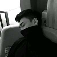 帅得好累，趴会儿。 手机里放的歌代表的痛