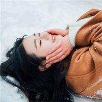 猫街 手里捧着窝窝头,眼泪