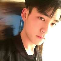 你再不努力拿什么狂 或轻或重的悲伤，在谁