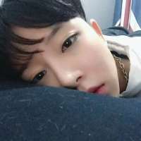 你再不努力拿什么狂 或轻或重的悲伤，在谁