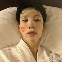 你再不努力拿什么狂 或轻或重的悲伤，在谁