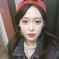 你再不努力拿什么狂 每天牵强的笑给谁看，