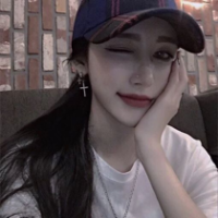 混混小仙女. 俩个人分手后，一个是