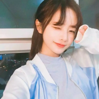 混混小仙女. 俩个人分手后，一个是