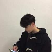 孤独的王。 我为你哭过笑过开心过