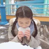 我们不如在一起吧。 你说你想在我们之间画