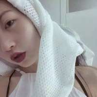 我们不如在一起吧。 你说你想在我们之间画
