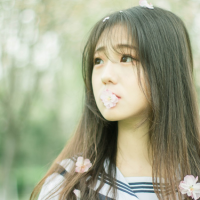 天气冷的，真想一把抱住你。 两个互相喜欢的人还在