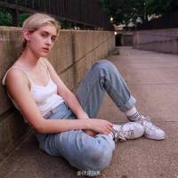 脾气傲骨猛于虎. 每个孤独的雨夜，总有