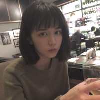 牵着我的手，闭着眼睛